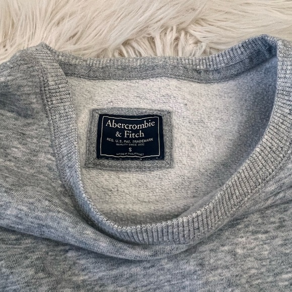 Abercrombie & Fitch Gray Cropped Sweatshirt Small Floral Embroidered Sleeves - Picture 2 of 2